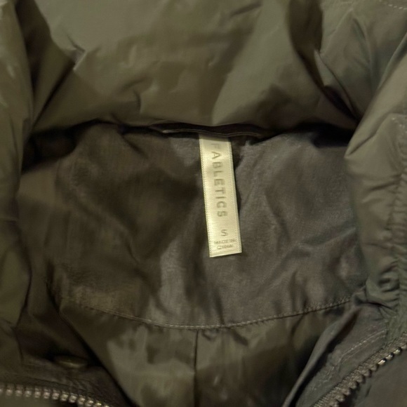 NWT Fabletics Essential Puffer, small - Picture 9 of 11